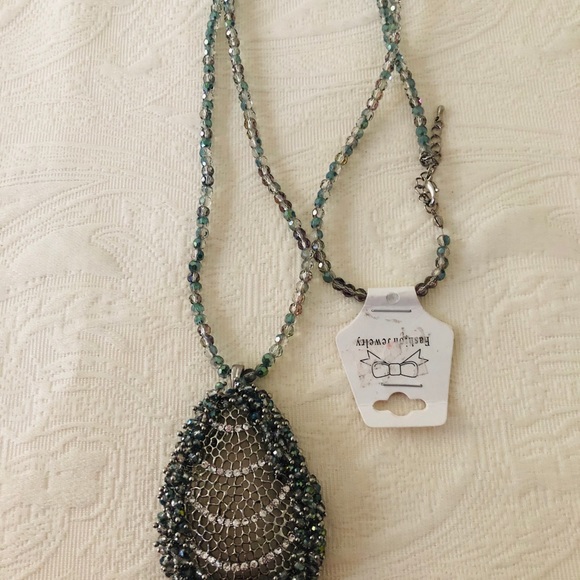 Costume Jewelry - Picture 2 of 4